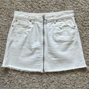 We The Free Women’s Vintage White Zip-It-Up Distressed Denim Skirt. Size 27.
